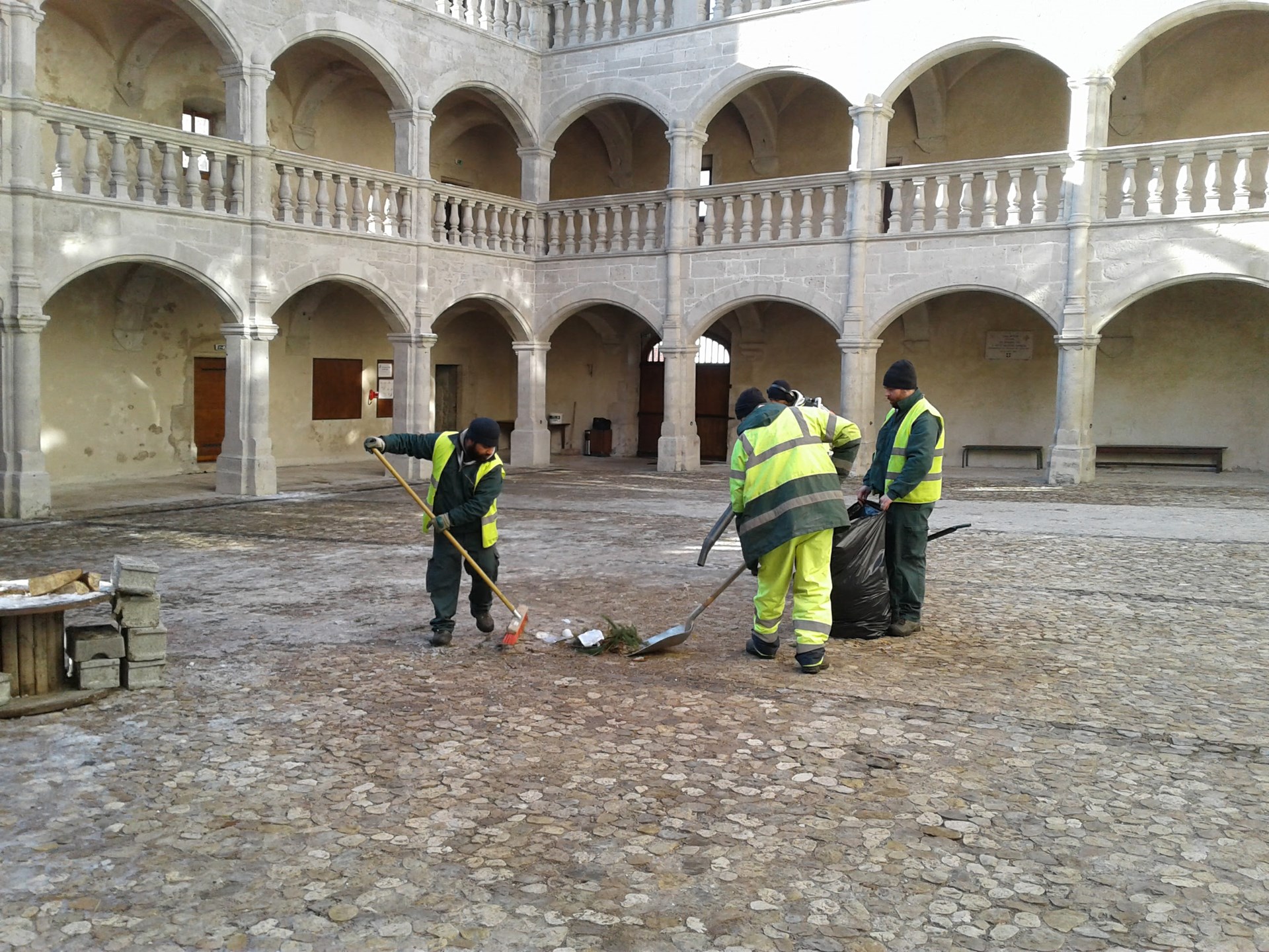 <h1>MULTISERVICES<br> <span>patrimoine</span></h1>