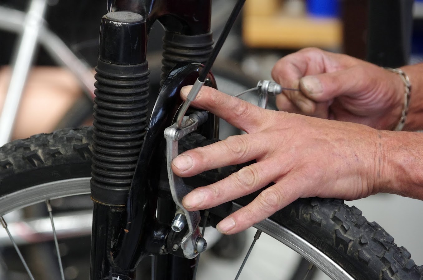 <h1>ATELIER VÉLO<br> <span>Au Biclou Solidaire</span></h1>